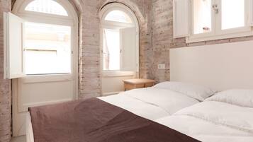 2 slaapkamers, een strijkplank/strijkijzer, wifi