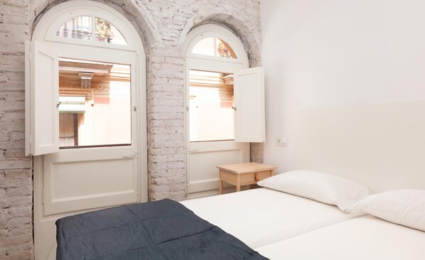 1 bedroom, iron/ironing board, WiFi - Renovated 1-bedroom flat in Born (Barcelona)