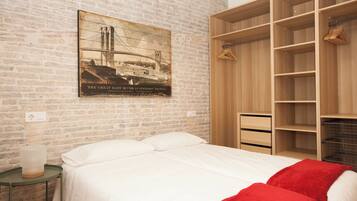 1 slaapkamer, een strijkplank/strijkijzer, wifi