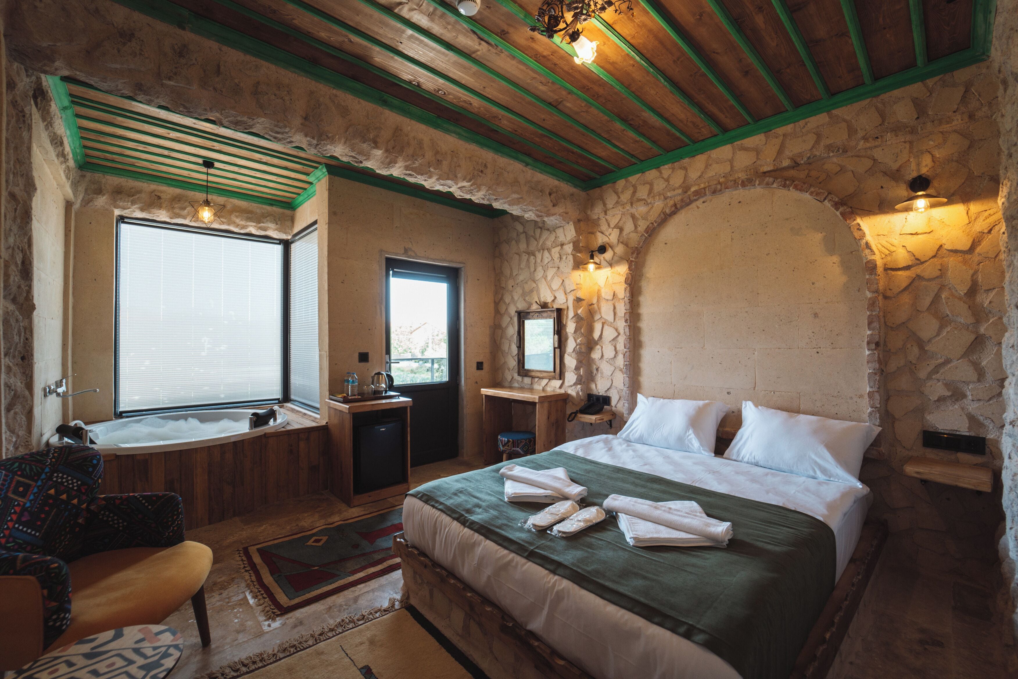 Luxury Suite, 1 King Bed, Lanai, Resort View | Frette Italian sheets, premium bedding, down duvets, Select Comfort beds