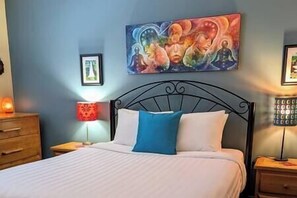 5 bedrooms, iron/ironing board, WiFi, bed sheets