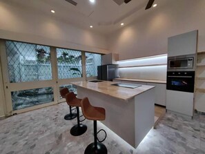 Executive Villa, Garden View | Minibar - Bukit Tunku Grande Villa by uBook (Kuala Lumpur)