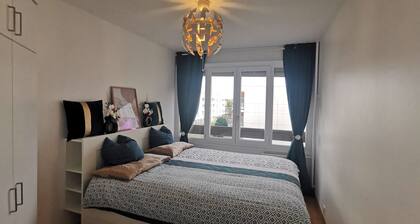 Chambre Cosy avec Vue Seine, Proche Aéroport Orly - Séjour Idéal à Paris!