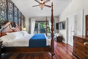 4 bedrooms, desk, iron/ironing board, travel crib - The Springs -  Pool, Pets, Designer Kitchen & Work Stations (Desks, Monitors, Chairs) (Coral Springs)
