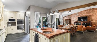 The Springs -  Pool, Pets, Designer Kitchen & Work Stations (Desks, Monitors, Chairs)