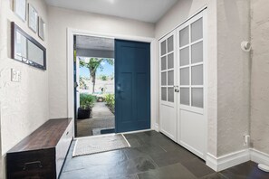 Interior - The Springs -  Pool, Pets, Designer Kitchen & Work Stations (Desks, Monitors, Chairs) (Coral Springs)