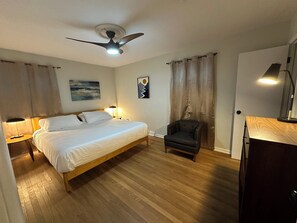 5 bedrooms, desk, iron/ironing board, travel cot