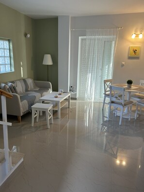 2 bedrooms - Myra Stunning Seaview Maisonette (Loutraki-Agioi Theodoroi)