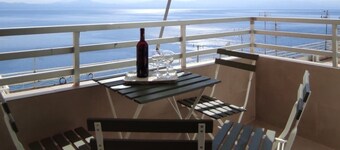 Myra Stunning Seaview Maisonette