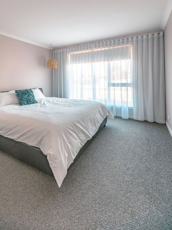 3 bedrooms, iron/ironing board, free WiFi, bed sheets