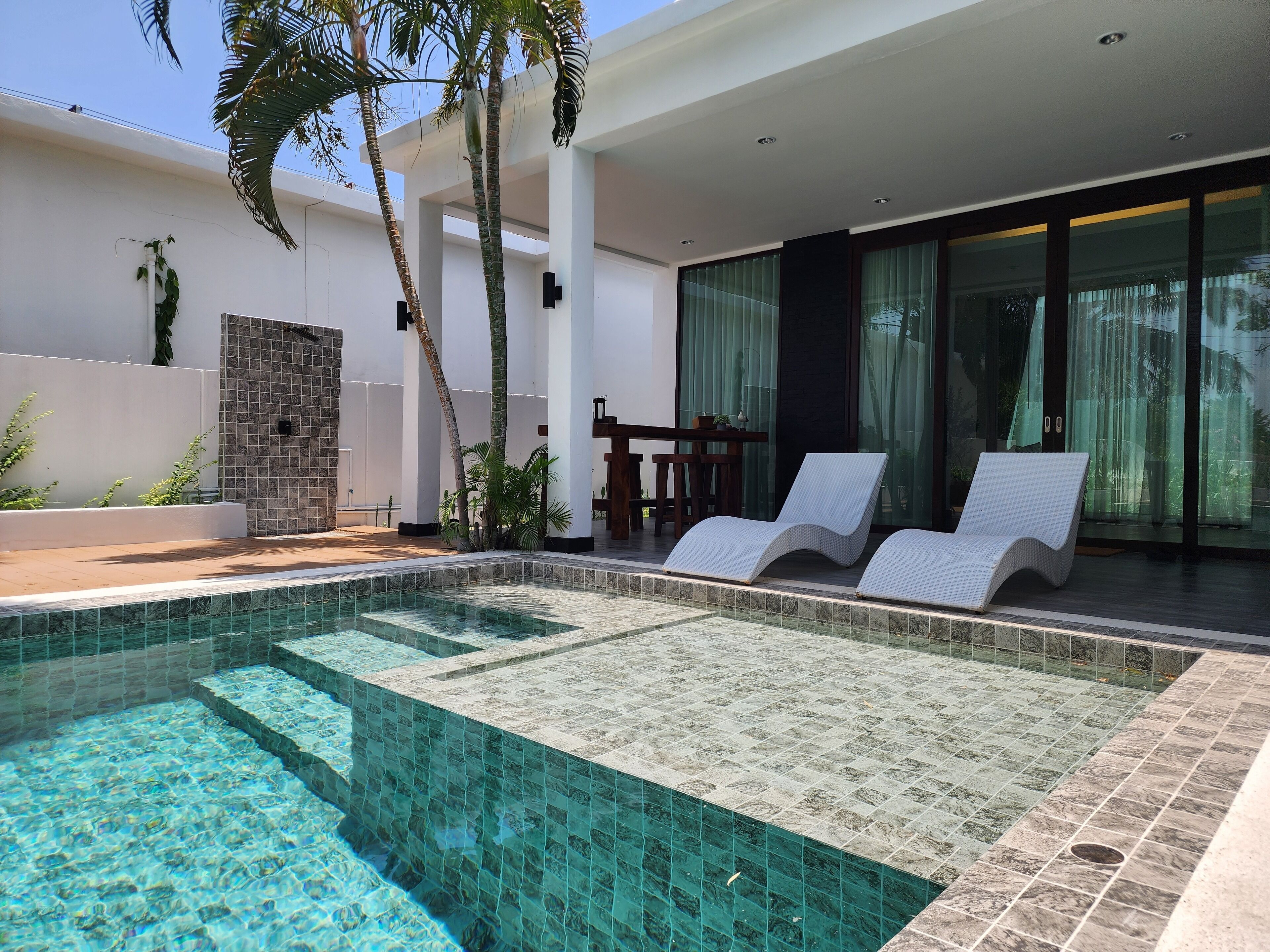 Outdoor pool, pool loungers
