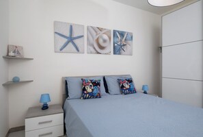 Apartment | 3 bedrooms, iron/ironing board, free WiFi, bed sheets