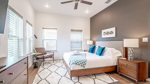 4 bedrooms, desk, iron/ironing board, travel cot - Easy Walk to AT&T Stadium | Free Garage Parking (Arlington)