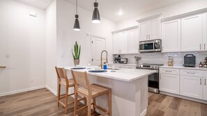 Fridge, microwave, oven, stovetop - Easy Walk to AT&T Stadium | Free Garage Parking (Arlington)