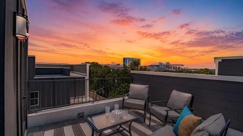 Chic Arlington Getaway | Walk to Games & Concerts
