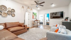 Smart TV, offices - Easy Walk to AT&T Stadium | Free Garage Parking (Arlington)