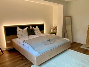 1 bedroom, iron/ironing board, free WiFi, bed sheets - Vacation apartment "Eschental" **** with terrace, garden, infrared cabin and WLAN (Eschenlohe)