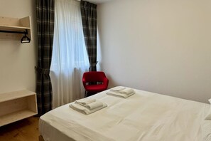 4 chambres, fer et planche à repasser, Wi-Fi gratuit, draps fournis