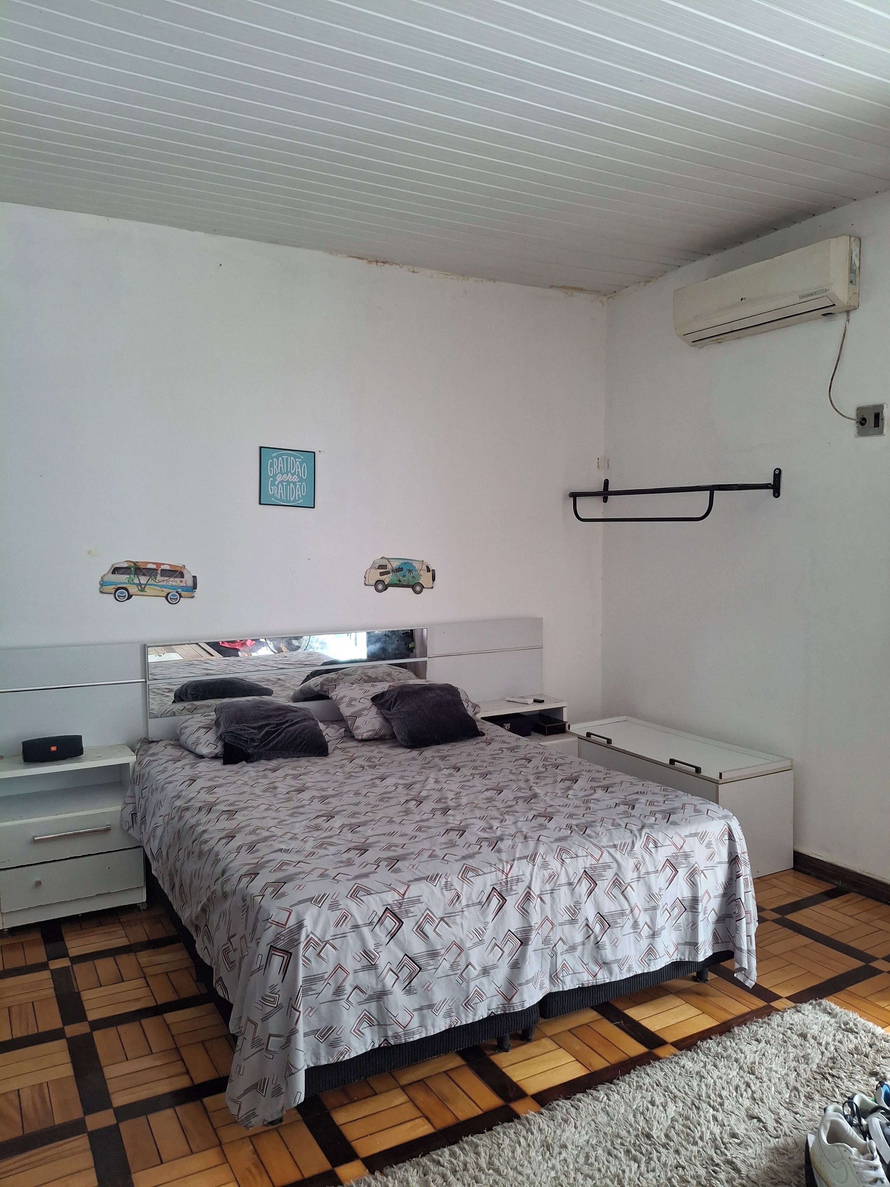 Bàn ủi/dụng cụ ủi quần áo 