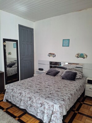 Basic Single Room, 1 Twin Bed | Iron/ironing board