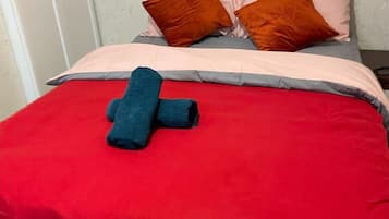 2 bedrooms, iron/ironing board, Internet, bed sheets