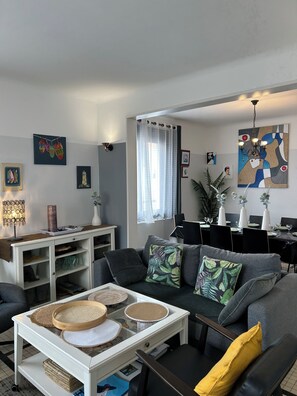 Living area - Maison 9 Personnes 4 Chambres A 100 M DE LA Plage (Saint-Hilaire-de-Riez)