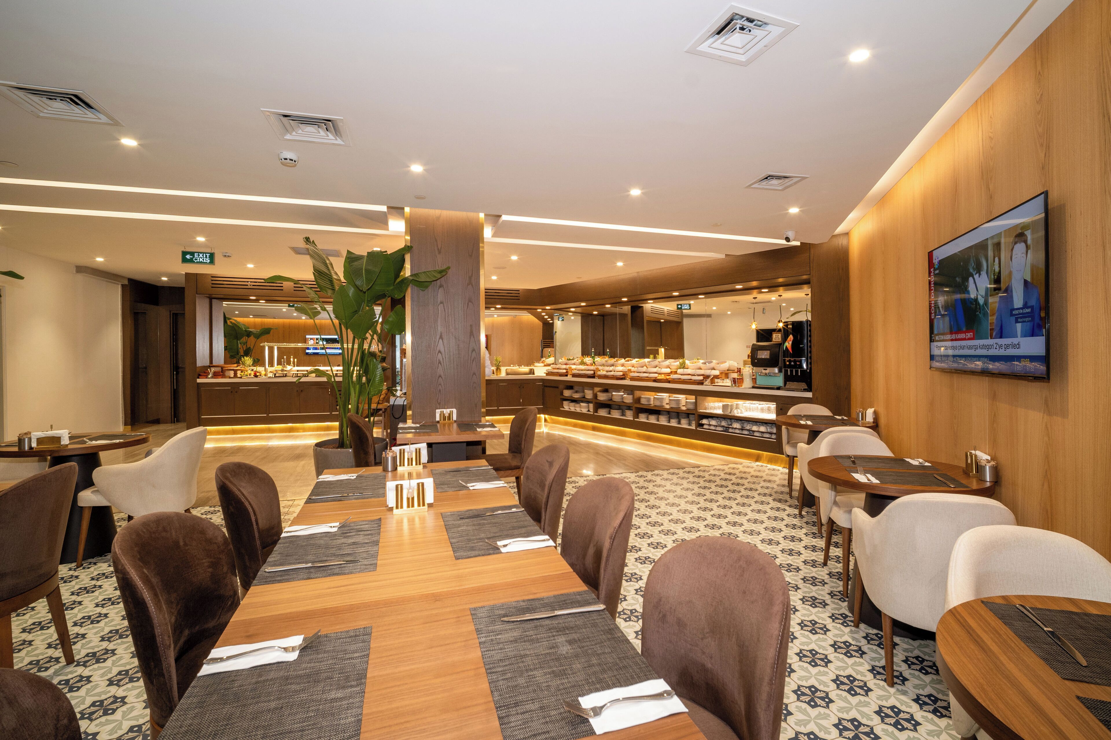 Free daily buffet breakfast 