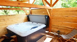 Outdoor spa tub - La Gare - Gîte de Charme à la Campagne (Magnières)