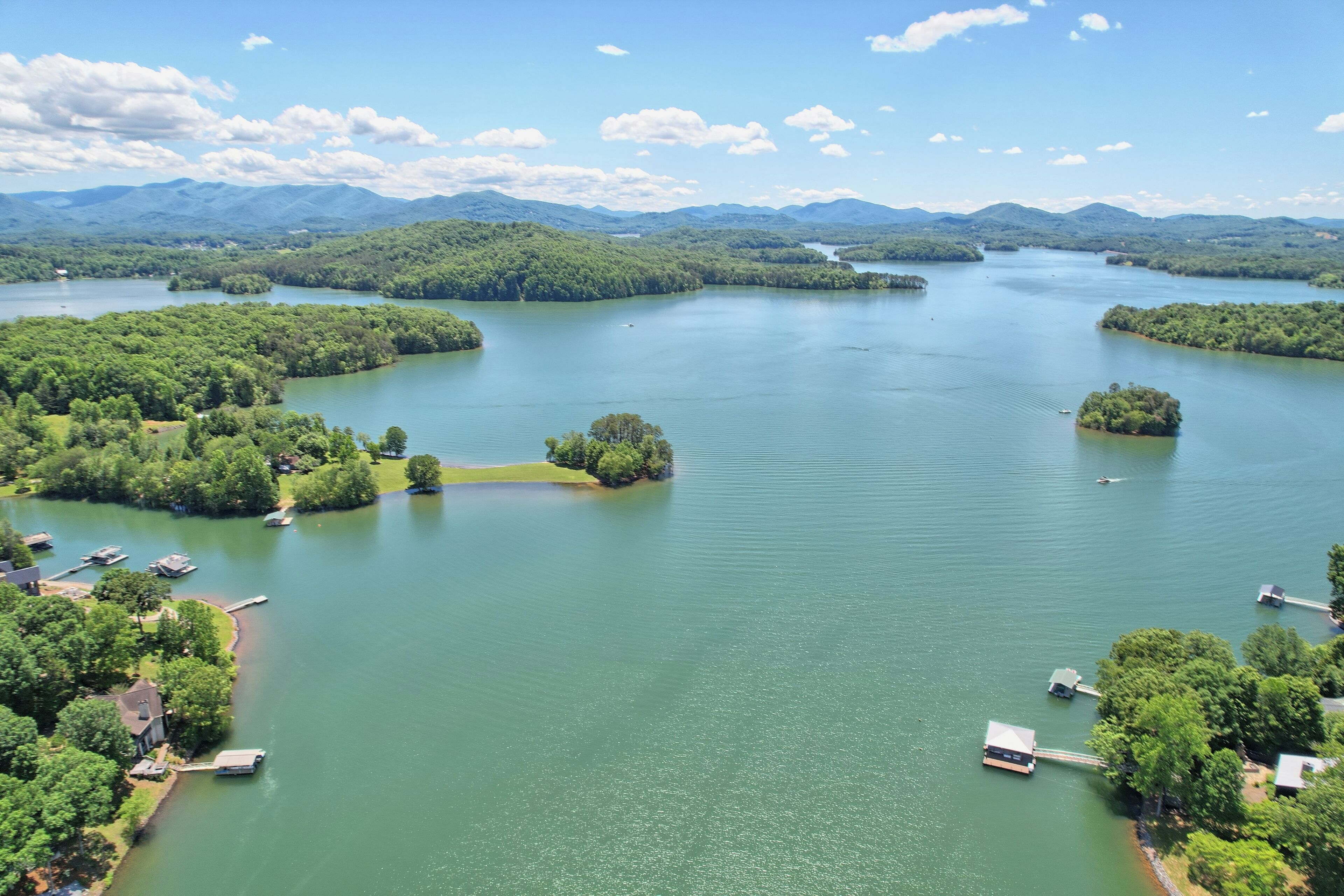 Lakefront, dock, boat slip, firepit, pingpong