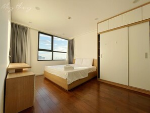 Standard Apartment, Balcony, City View | 3 bedrooms, Egyptian cotton sheets, premium bedding, down comforters