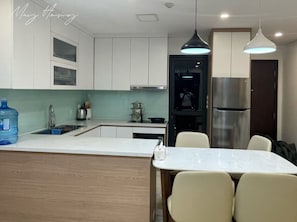 Standard-Apartment, Balkon, Stadtblick | Eigene Küche