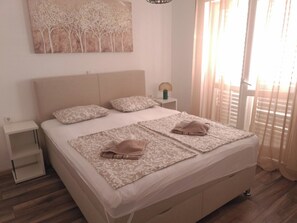 Apartment | 2 bedrooms, free WiFi, bed sheets - Impeccable 2-bed Apartment in Rab (Rab)