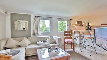 Fernseher, Kamin, DVD-Player, Stereoanlage