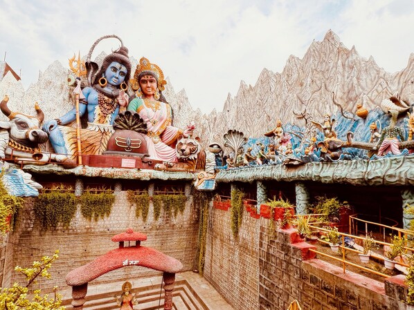 Front of property - Maa Wageshwari Guest House (Ujjain)