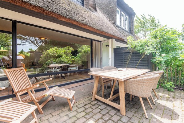 Outdoor dining - Thatch. Sauna. Family. (Keitum)