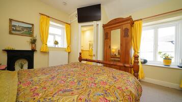 Cottage | 2 bedrooms, iron/ironing board, free WiFi, bed sheets