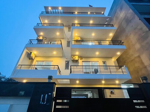 The Lodgers Studio Apartment Sector 52