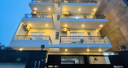 The Lodgers Studio Apartment Sector 52