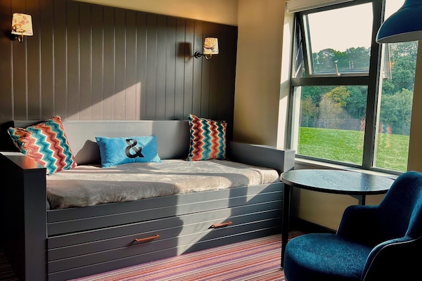 Dubbelrum eller tvåbäddsrum för familj | Minibar, gratis wi-fi och sängkläder