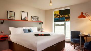 Minibar, free WiFi, bed sheets