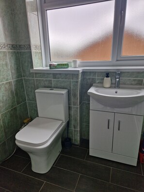 Maison | Salle de bain | Douche, serviettes fournies