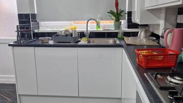 House | Private kitchen | Fridge, microwave, oven, stovetop