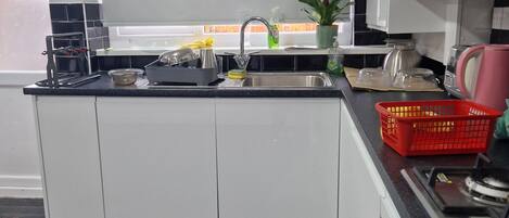 Casa | Cucina privata | Frigorifero, microonde, forno, piano cottura