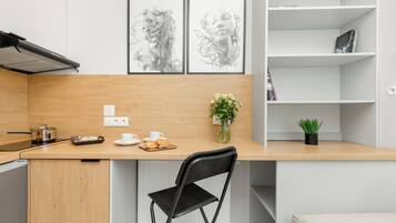 Studio, Küche | Eigene Kochnische | Mikrowelle, Esstisch