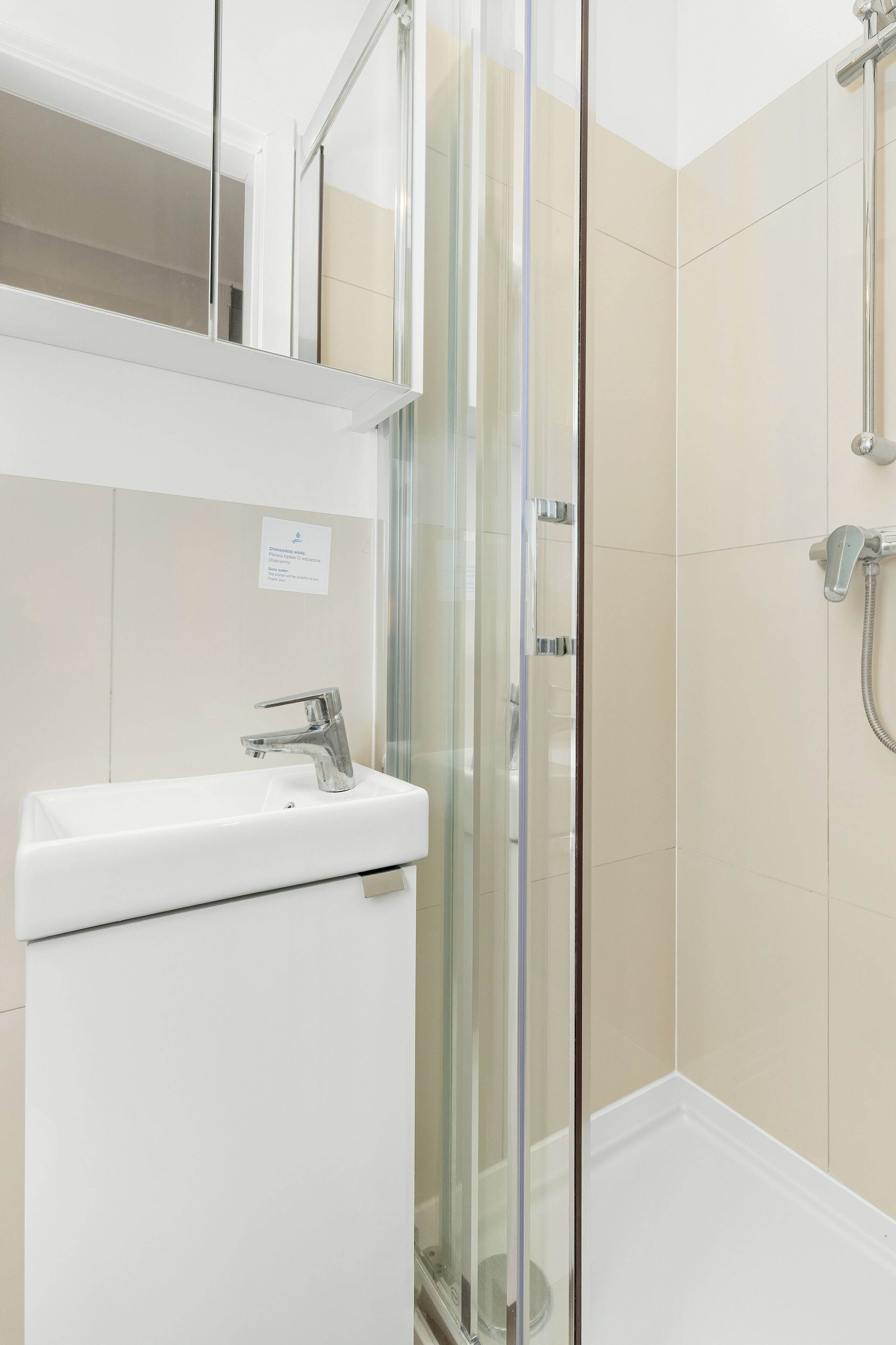 Studio, Kitchen | Bathroom | Shower, towels