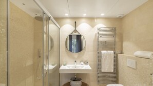 A modern bathroom with a glass-enclosed shower, a white sink, a round mirror, and a towel rack. - Suite Odyssée 2 - Five Star Holiday House (Saint-Jean-Cap-Ferrat)