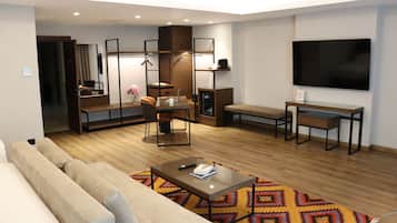 Suite | 1 bedroom, premium bedding, in-room safe, blackout curtains