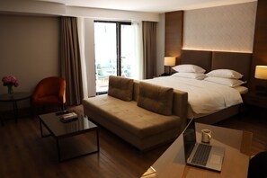 Junior suite | Luxe beddengoed, een kluis op de kamer, verduisterende gordijnen