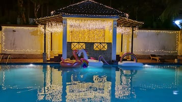 Kolam renang terbuka