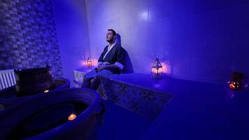 Sauna, hot tub, steam room, hot springs/mineral springs